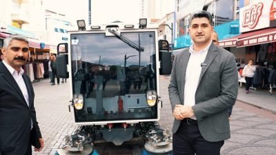 Ataşehir Belediyesi, ilçenin birçok noktasında temizlik çalışmalarını daha verimli hale