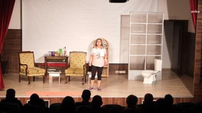 Aydın Büyükşehir Belediyesi Şehir Tiyatroları, Koçarlı’da “Şimdi Ne Olacak” oyununu