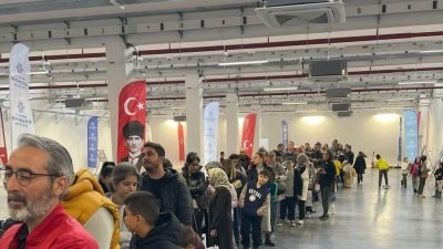 Aydın Büyükşehir Belediyesi ev sahipliğinde düzenlenen Kitap Fuarı'nın üçüncü gününde,