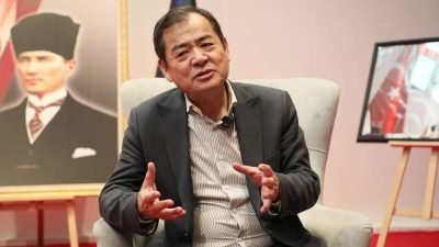 Yazarların, sanatçıların ve bilim insanların katıldığı; kitaplarını imzalayarak söyleşiler düzenlediği