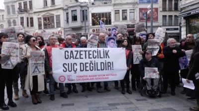 DİSK’e bağlı Basın İş Sendikası, basına yönelik artan baskılara karşı Tünel’de yapılan