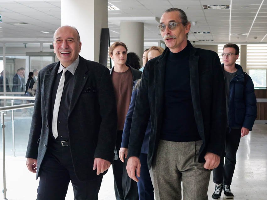 baskan-besikcioglu-hacettepe-universitesi-ogrencileri-ile-bir-araya-geldi