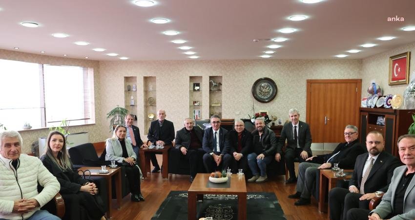 Mahalle muhtarları, Öğretmeler Günü dolayısıyla Bayrampaşa Belediye Başkanı Hasan Mutlu'yu