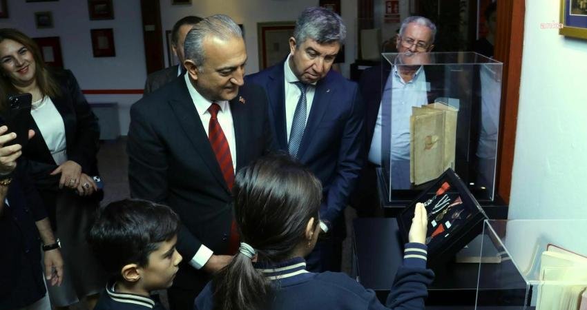 Çocukların Büyük Önder Mustafa Kemal Atatürk’ün yaşamını, devrimlerini ve Türkiye