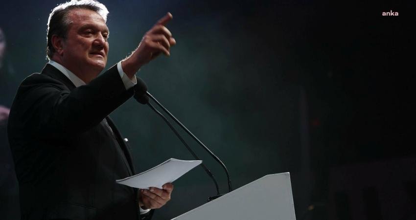 Beşiktaş Jimnastik Kulübü Başkanı Hasan Arat istifa etti. Beşiktaş Futbol