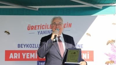 Beykoz’da verimi artırmak üzere kışlık arı yemi dağıtımı yapıldı. Beykoz