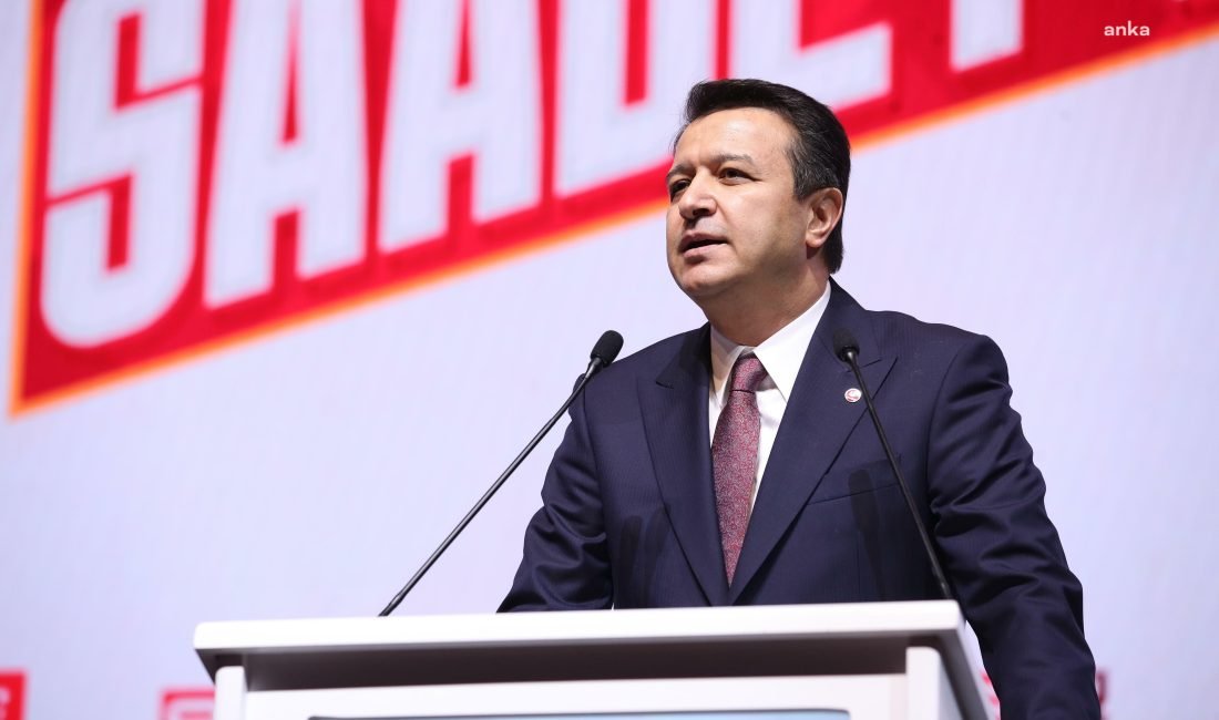 Saadet Partisi 9. Olağan Büyük Kongresi'nde Mahmut Arıkan 823 delegenin