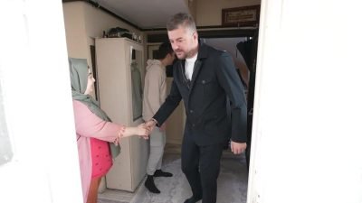 Buca Belediye Başkanı Görkem Duman, görevi başındayken saldırıya uğrayarak yaralanan