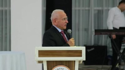 Burdur Belediyesi tarafından 24 Kasım Öğretmenler Günü dolayısıyla emekli öğretmenler için yemek verildi.