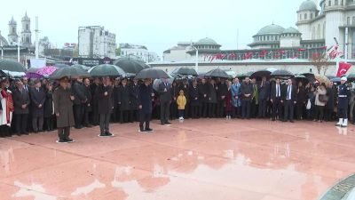 İstanbul Büyükşehir Belediye Başkanı Ekrem İmamoğlu, Taksim Cumhuriyet Anıtı'ndaki 10