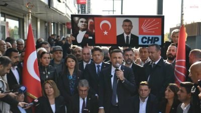 CHP İstanbul İl Başkanı Özgür Çelik, CHP'li yöneticilerin ve meclis