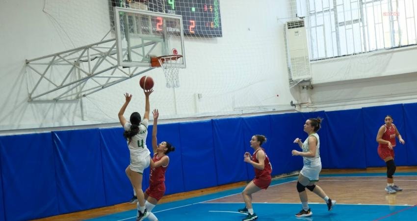 Deplasmanlı Kadınlar Basketbol Bölgesel Ligi D Grubu’nda mücadele eden Ceyhan