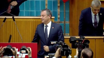 CHP Genel Başkanı Özgür Özel, "Türkiye'de her yaştan çocuklar ya