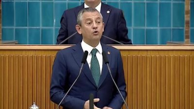 CHP Genel Başkanı Özgür Özel, Sağlık Bakanı Kemal Memişoğlu'na tepki göstererek