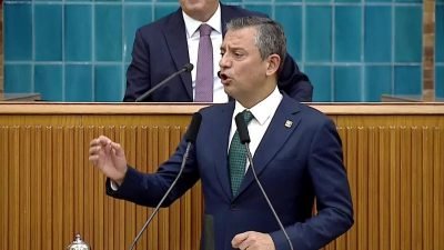 CHP Genel Başkanı Özgür Özel, "Okul birincisini, en liyakatlısını kendince