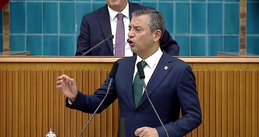 CHP Genel Başkanı Özgür Özel, "Okul birincisini, en liyakatlısını kendince