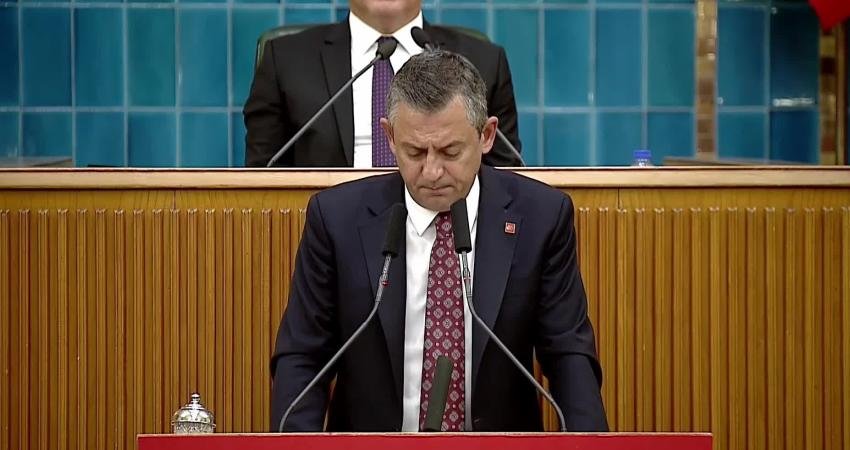 CHP Genel Başkanı Özgür Özel, Cumhurbaşkanı Recep Tayyip Erdoğan’ı ‘atanamayan öğretmenler’
