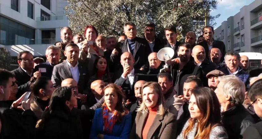 CHP’lilerin Esenyurt Belediyesi'ne kayyum atamasına karşı nöbeti sürüyor. Polis barikatları