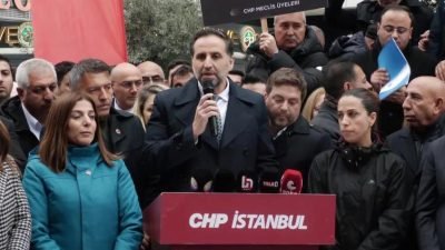Esenyurt Belediyesi önündeki "Demokrasi Nöbeti"ne katılan CHP Ardahan Milletvekili Özgür