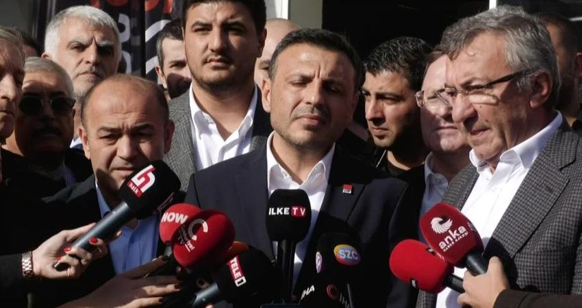 CHP İstanbul İl Başkanı Özgür Çelik, CHP Esenyurt İlçe Başkanlığı’nda;