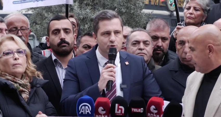 CHP Sözcüsü Deniz Yücel, Esenyurt'ta Demokrasi Nöbeti'nde yaptığı açıklamada, "Cumhuriyet