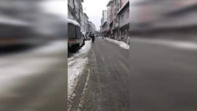 Artvin’de süren kar yağışı nedeniyle Şavşat ilçesinde 24 saati aşan