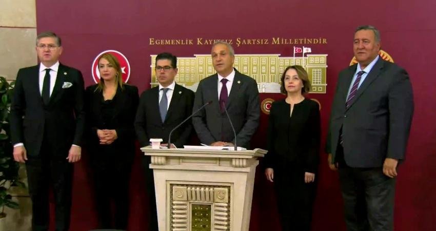 CHP İstanbul Milletvekili Suat Özçağdaş ve CHP'li milletvekilleri, okullarda ücretsiz