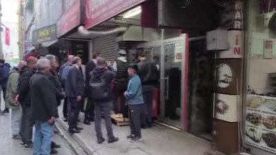 CHP Ardahan Milletvekili Özgür Erdem İncesu, Iğdır’da esnaf ziyareti yaptı.
