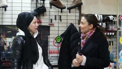 Balıkesir'de CHP Bursa Milletvekili Nurhayat Altaca Kayışoğlu'na dert yanan ayakkabı