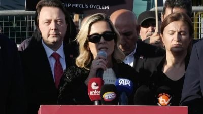 CHP Genel Başkan Yardımcısı Suat Özçağdaş, Esenyurt’taki demokrasi nöbetinde; “Adalet