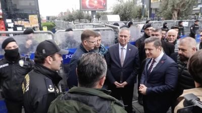 Esenyurt Belediyesi Başkanı Ahmet Özer'in tutuklanıp yerine kayyum atanmasına karşı