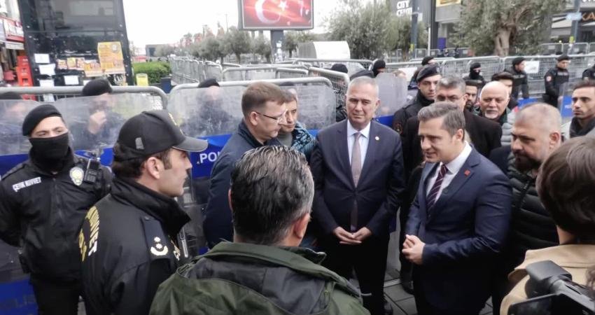 Esenyurt Belediyesi Başkanı Ahmet Özer'in tutuklanıp yerine kayyum atanmasına karşı