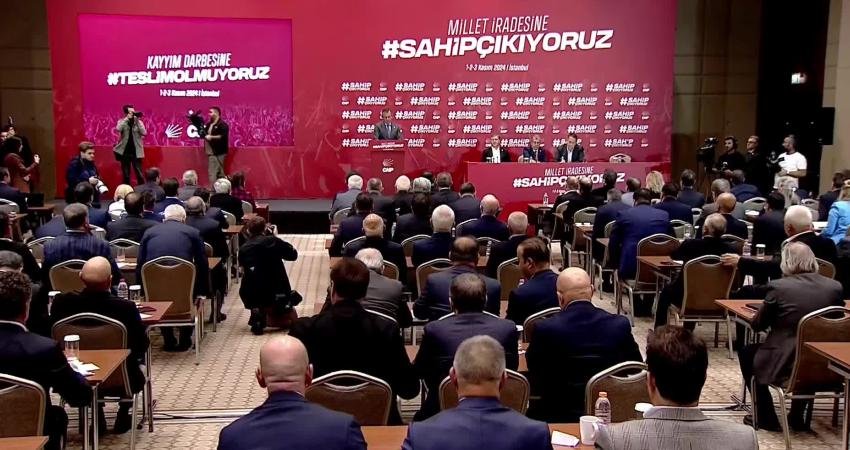 CHP Genel Başkanı Özgür Özel, partisinin “Millet İradesine Sahip Çıkıyoruz”