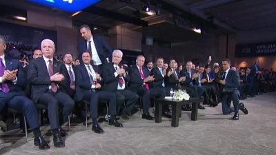 TRT World Forum 2024’ün açılış konuşması sırasında protesto edilen Cumhurbaşkanı