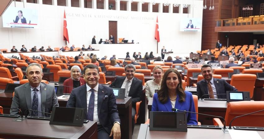 DEVA Parti Mersin Milletvekili Mehmet Emin Ekmen ve milletvekilleri, mülakatta