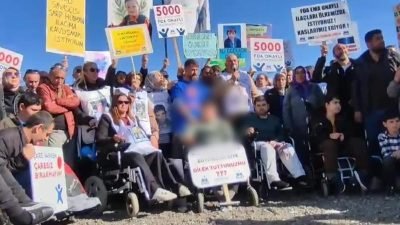 Sağlık Bakanlığı önünde bir araya gelen Duchenne Musküler Distrofi (DMD)