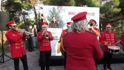 Ataşehir Belediyesi, Cumhuriyet Bayramı haftası dolayısıyla düzenlediği Geleneksel Dağ Çileği