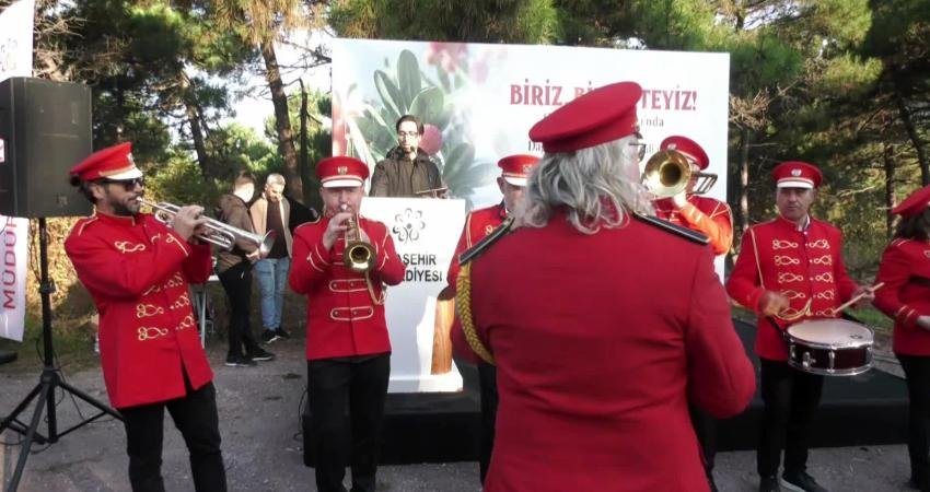 Ataşehir Belediyesi, Cumhuriyet Bayramı haftası dolayısıyla düzenlediği Geleneksel Dağ Çileği