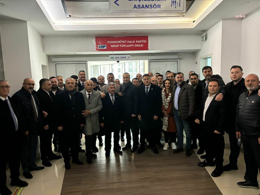 esenyurt-belediyesinde-chpli-meclis-uyeleri-17inci-gununde-belediye-binasina-girebildi