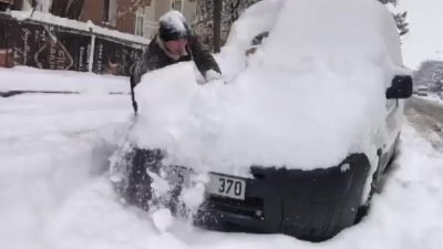 Erzurum'da dün geceden bu yana etkili olan kar yağışı aralıksız