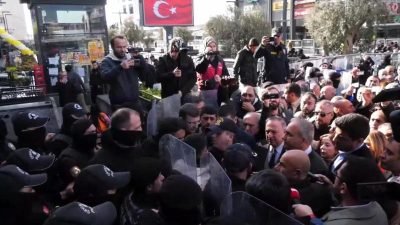 Esenyurt Belediye Başkanı Ahmet Özer'in tutuklanıp yerine kayyum atanmasının ardından