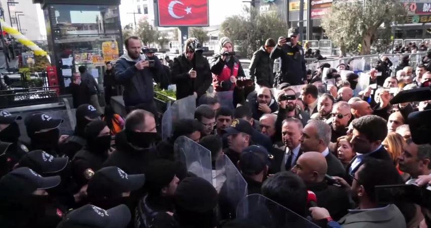 Esenyurt Belediye Başkanı Ahmet Özer'in tutuklanıp yerine kayyum atanmasının ardından