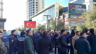 Esenyurt Belediyesi’ne kayyum atanmasına ardından Başkan yardımcıları Orhan Ayyıldız ile