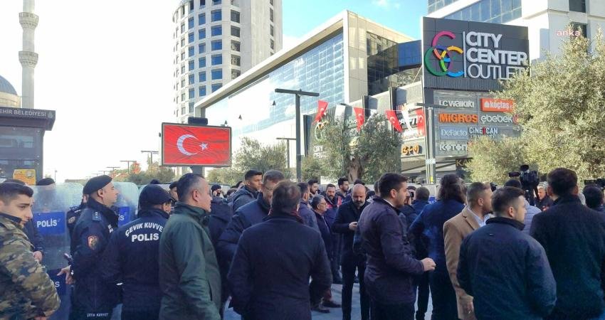 Esenyurt Belediyesi’ne kayyum atanmasına ardından Başkan yardımcıları Orhan Ayyıldız ile