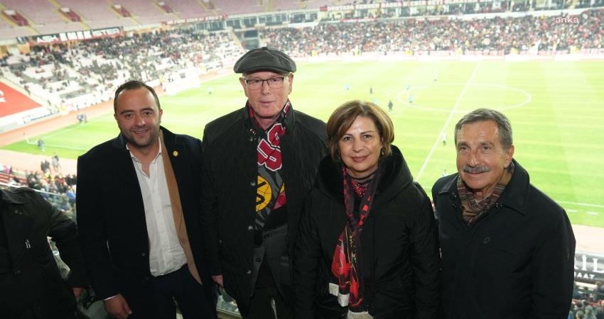 Eskişehir Büyükşehir Belediye Başkanı Ayşe Ünlüce, Bölgesel Amatör Lig'de mücadele