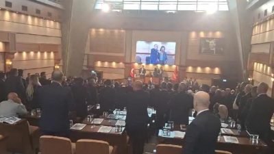 İstanbul Büyükşehir Belediye (İBB) Meclisi'nde yaşanan tartışma sonrası meclis üyeleri