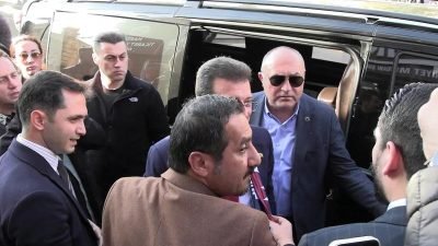 Yerine kayyum atanan Mardin Büyükşehir Belediye Eş Başkanı Ahmet Türk’e destek