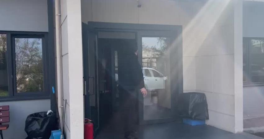 Fatih'te İsmailağa Camisi'nin avlusunda havaya ateş açtıktan sonra kaçan şüpheli