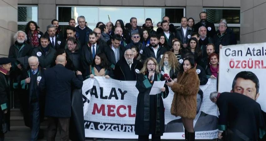 İstanbul Barosu, Can Atalay için İstanbul Adliyesi önünde açıklama yaptı.