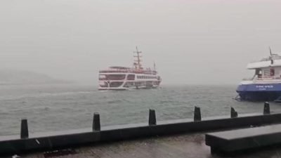 İstanbul’da etkili olan olumsuz hava koşulları deniz ulaşımını aksattı. İstanbul